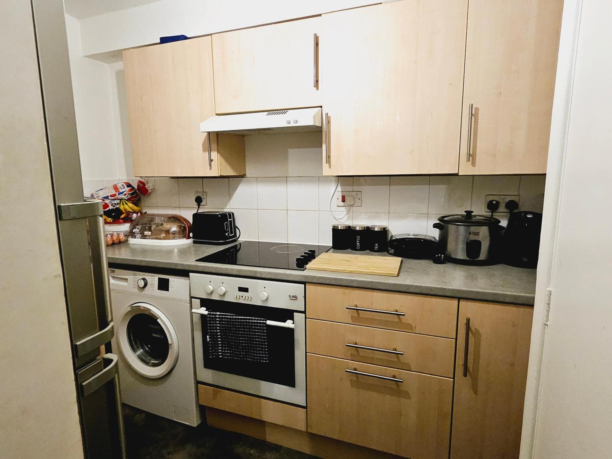 Lovely Fully Furnished One Bed Flat To Let Enfield Eksteriør bilde